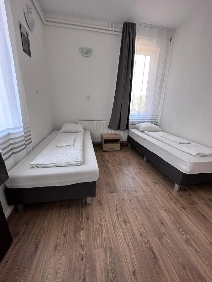 贾尔Gabor Panzio公寓式酒店 外观 照片